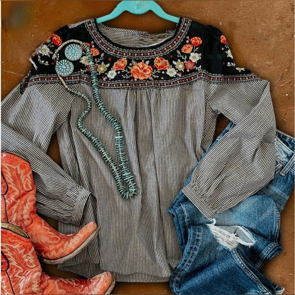 Tops - Black White Stripped Blouse Embroidered Floral Design Size XL EUC